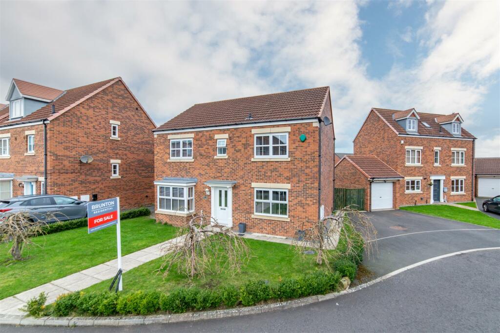 4 bedroom detached house for sale in Ilderton Crescent, Seaton Delaval