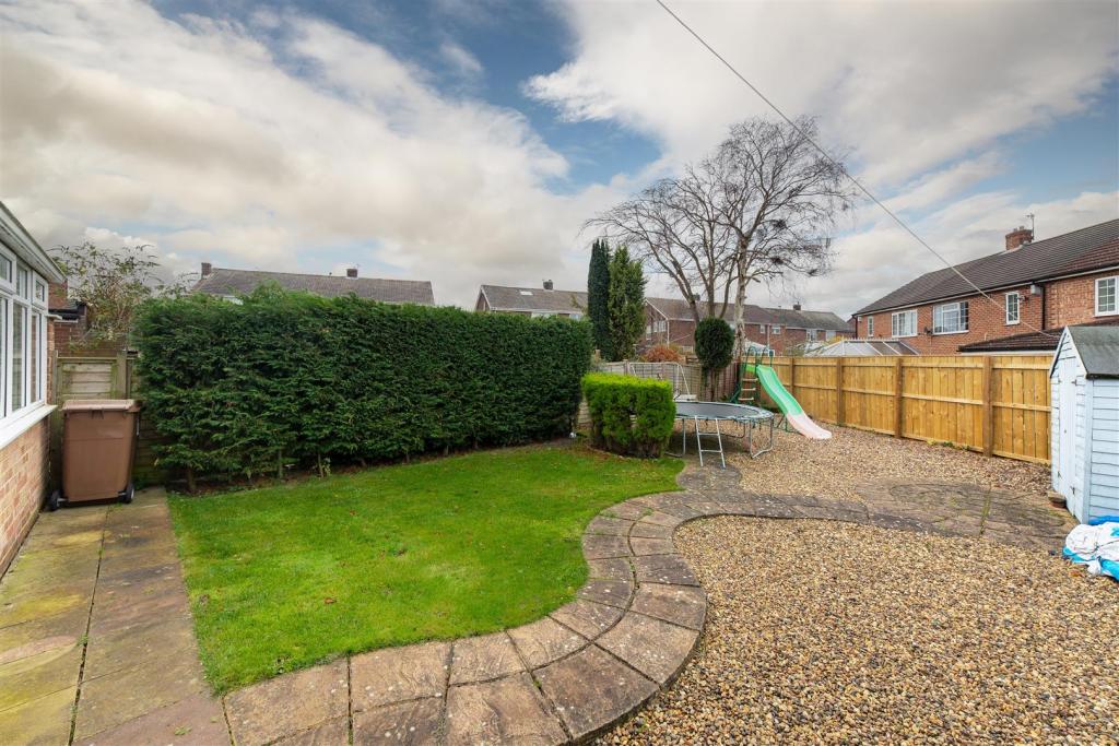 2 bedroom semidetached bungalow for sale in Halton Drive, Wideopen