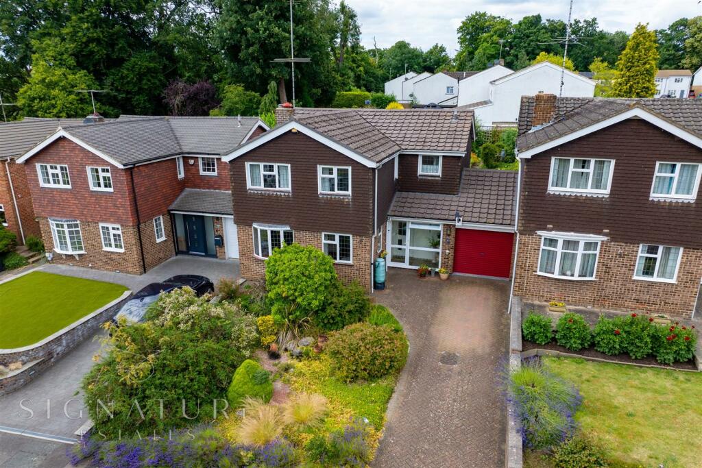 4 bedroom link detached house