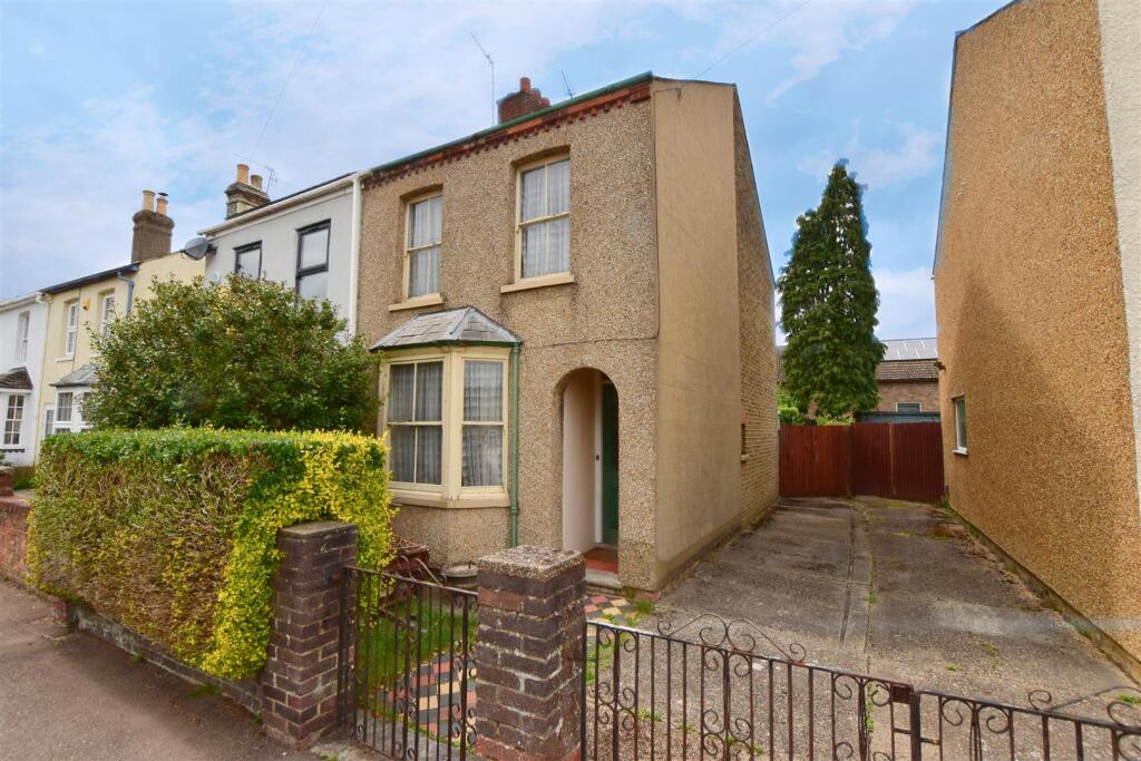 3 bedroom semi-detached house