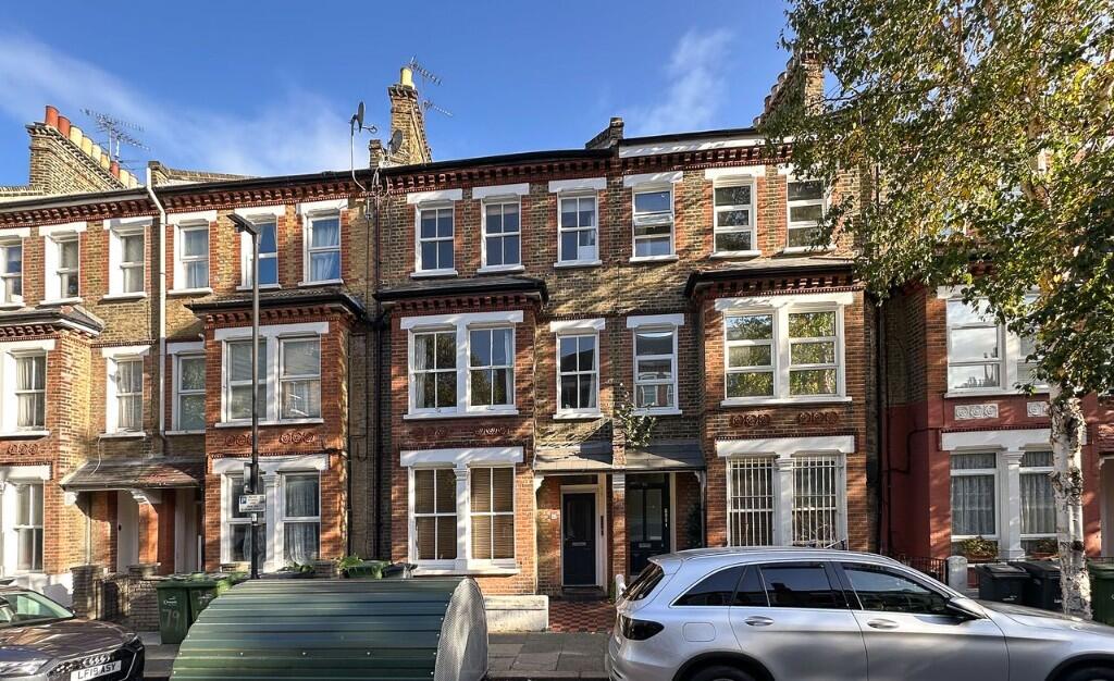 Main image of property: 81c Heyford Avenue, London, SW8