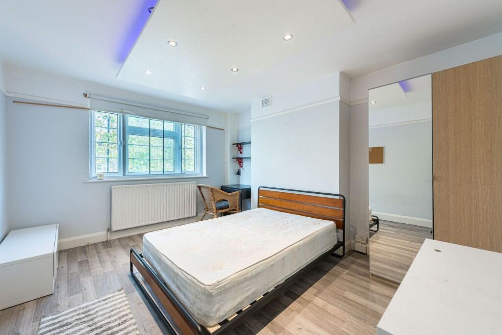 Main image of property: Kennington Road, London, SE11