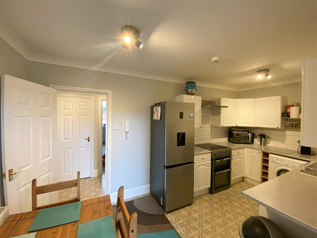 2 bedroom ground floor flat for sale in Forde Park Newton Abbot, TQ12