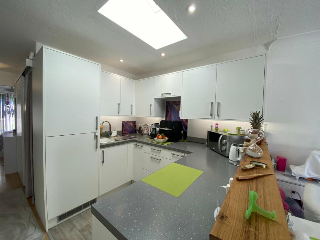 2 bedroom terraced bungalow for sale in Jurys Corner Close