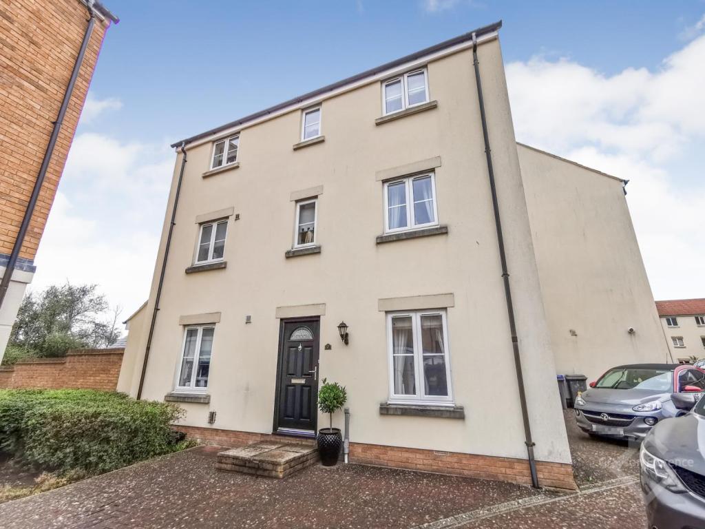 4 bedroom detached house for sale in Blease Close, Staverton