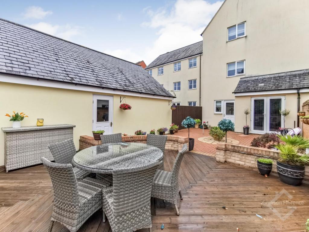 4 bedroom detached house for sale in Blease Close, Staverton