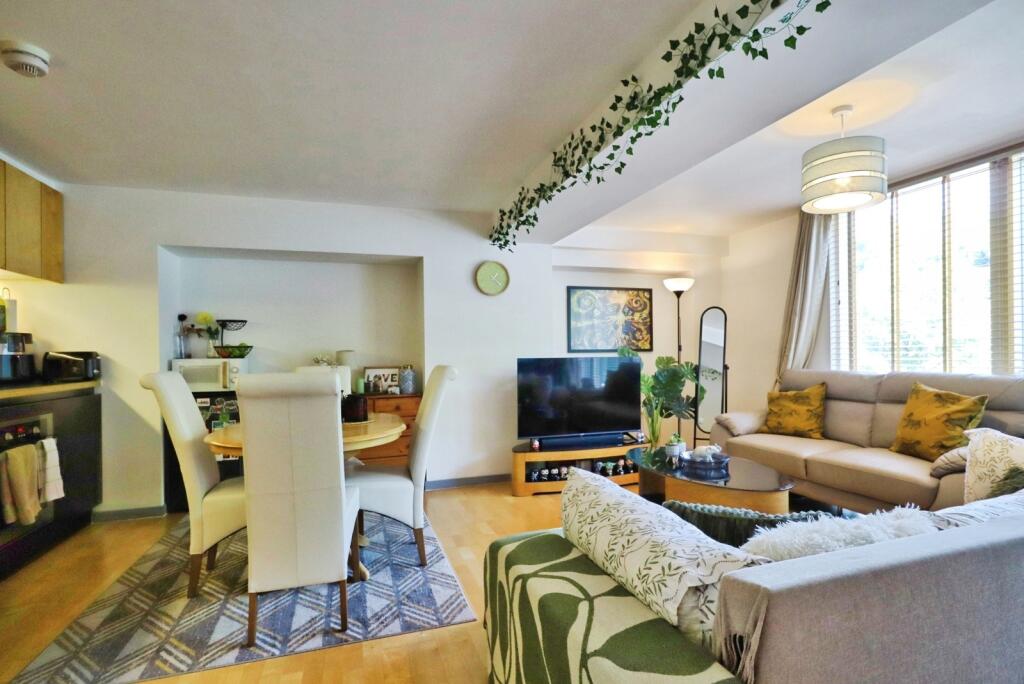 Main image of property: The Avenue, Leeds, LS9