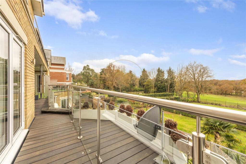 Apartment to rent on Cockfosters Road, Cockfosters, EN4