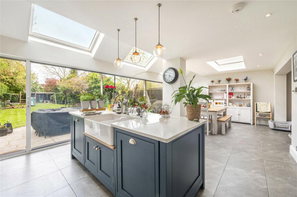 4 bedroom semidetached house for sale in Loom Lane, Radlett