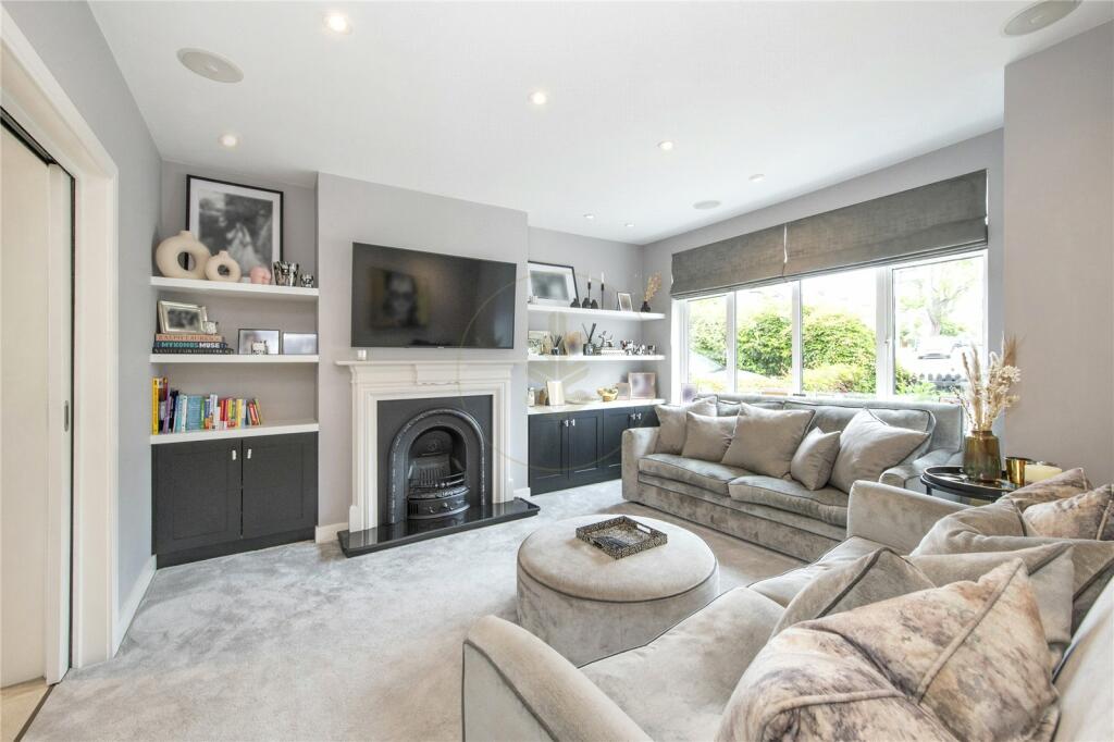 3 bedroom semidetached house for sale in Hale Drive, Mill HIll, London, NW7