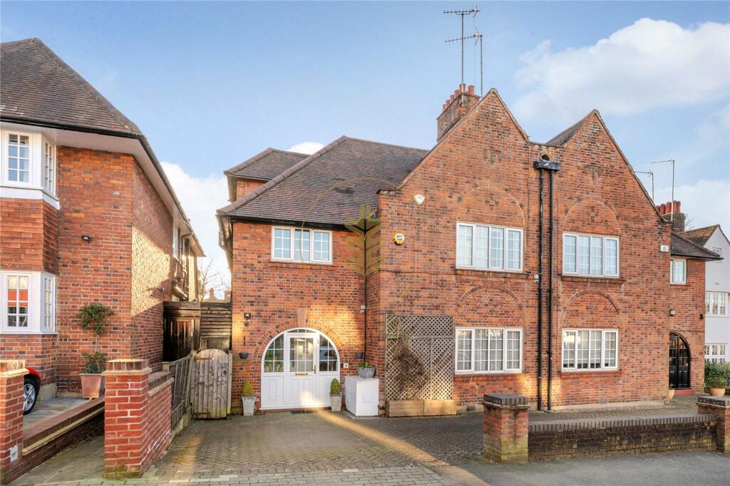 4 bedroom semidetached house for sale in Lyndale Avenue, Childs HIll