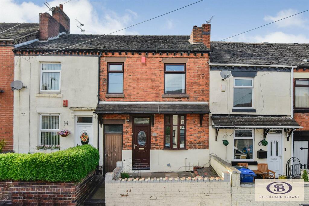 3 bedroom terraced house for sale in Warwick Street, Chesterton
