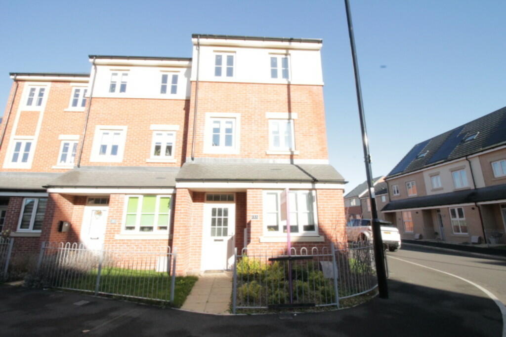 4 bedroom end of terrace house for sale in Whitworth Park Drive, Elba