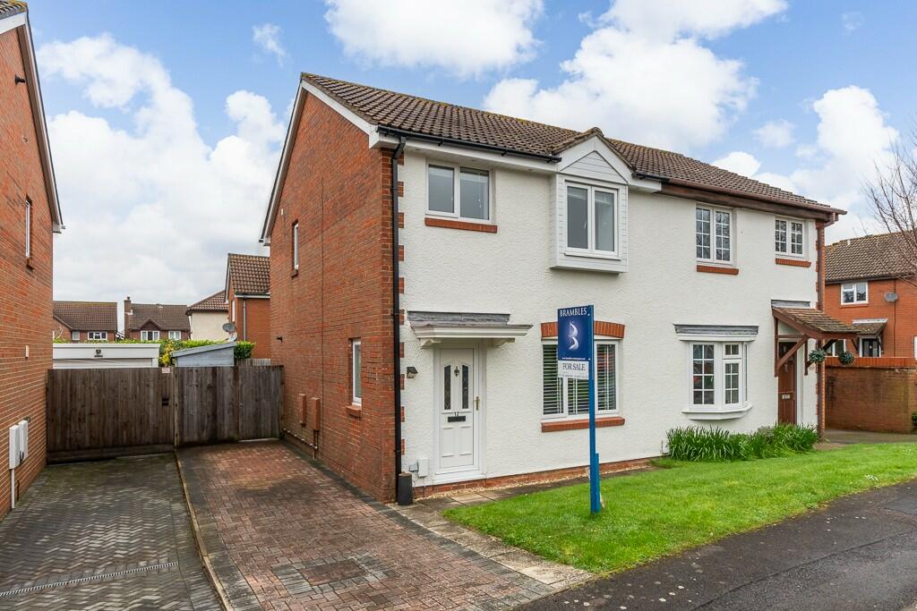 3 bedroom semidetached house for sale in Campion Close, Warsash, SO31