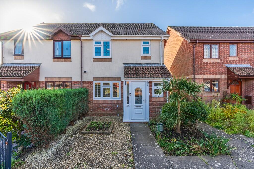 3 bedroom semidetached house for sale in Lambourne Drive, SO31