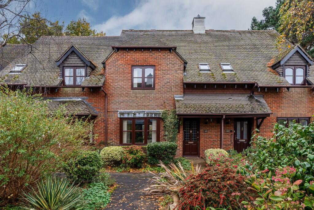 Main image of property: Garden Mews, Warsash, SO31