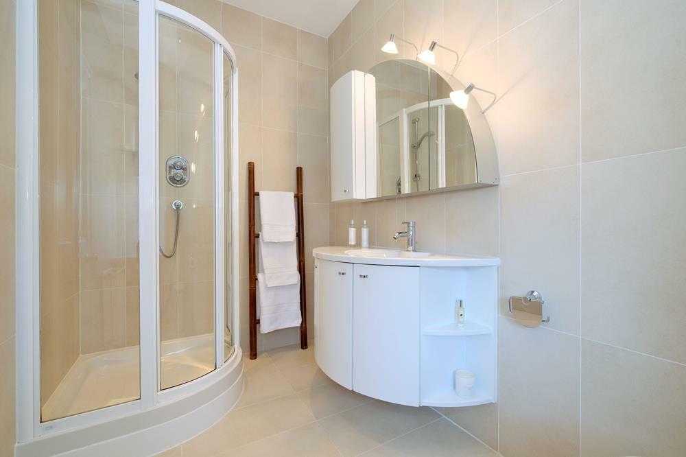 Additional property image - 250 Queens Road AB15 8DP