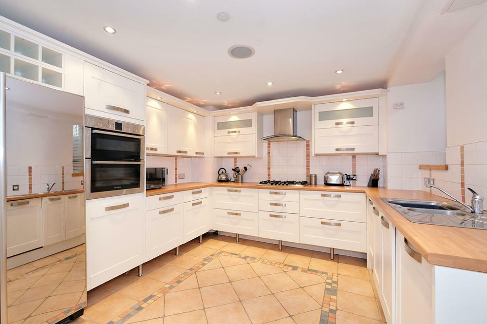 Additional property image - 3a Golden Square, Aberdeen, AB10 1RD