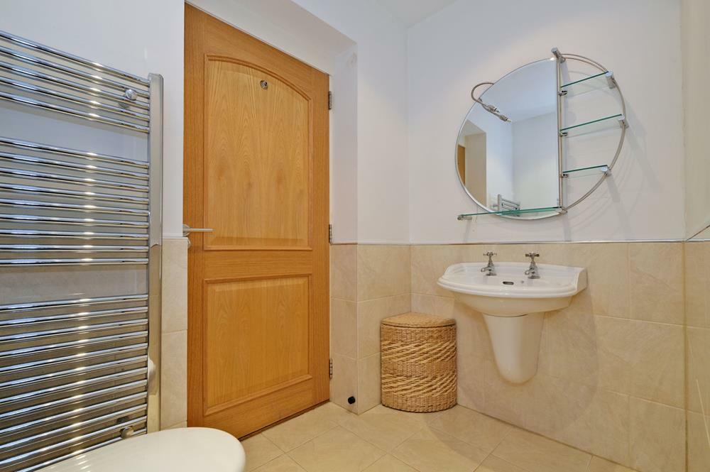 Additional property image - 3a Golden Square, Aberdeen, AB10 1RD