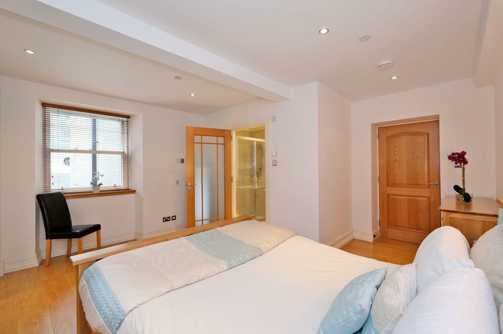 Additional property image - 3a Golden Square, Aberdeen, AB10 1RD