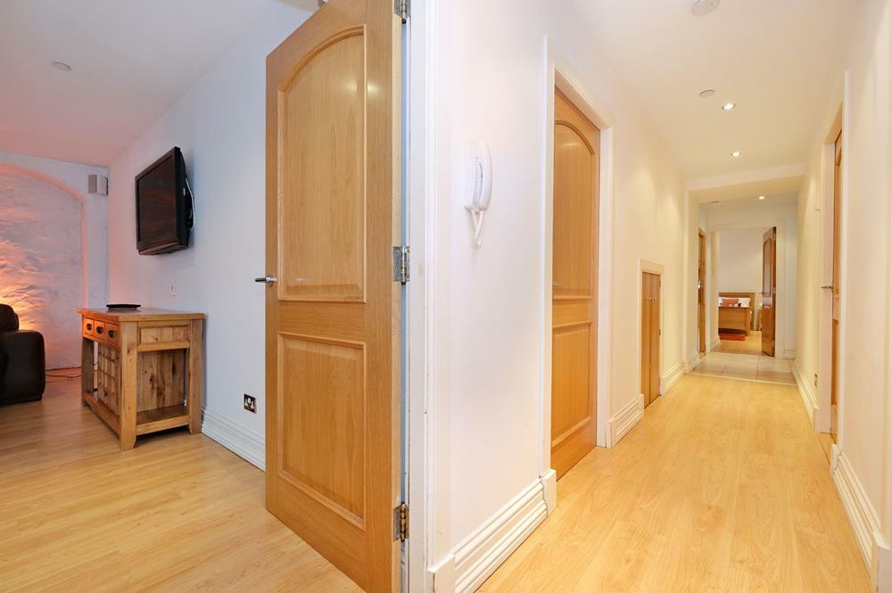 Additional property image - 3a Golden Square, Aberdeen, AB10 1RD