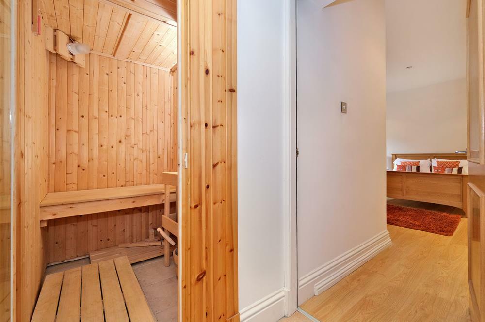 Additional property image - 3a Golden Square, Aberdeen, AB10 1RD