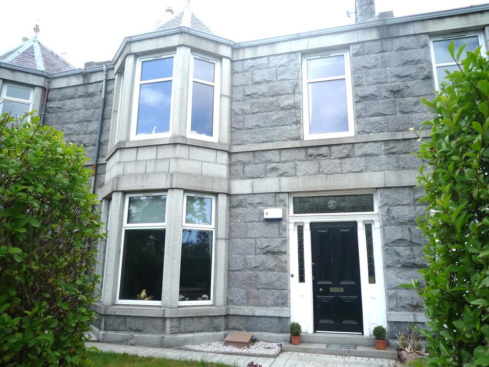 Main image of property: 270 Broomhill Road, Aberdeen, AB10 7LP