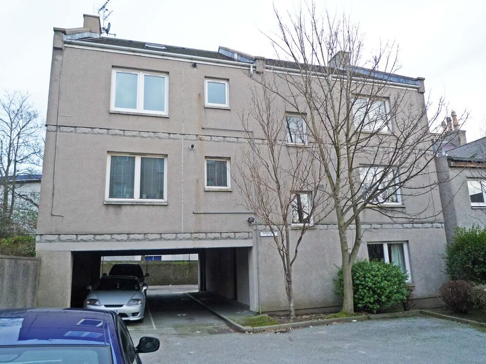 Main image of property: 18 Whitehall Mews, Whitehall Place, Aberdeen, AB25 2YY
