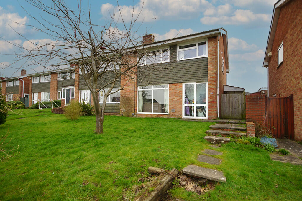 3 bedroom semidetached house for sale in Goldcrest Road, Chipping Sodbury, Bristol, BS37