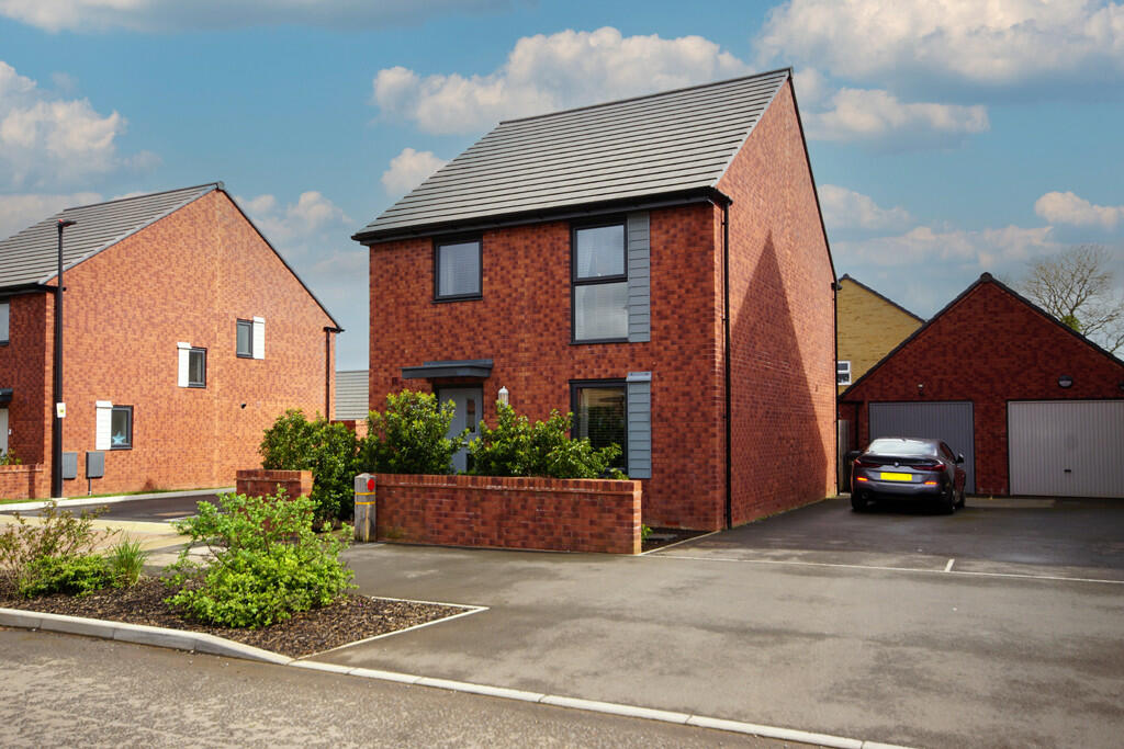 4 bedroom detached house for sale in Dowsell Way, Yate, Bristol, BS37