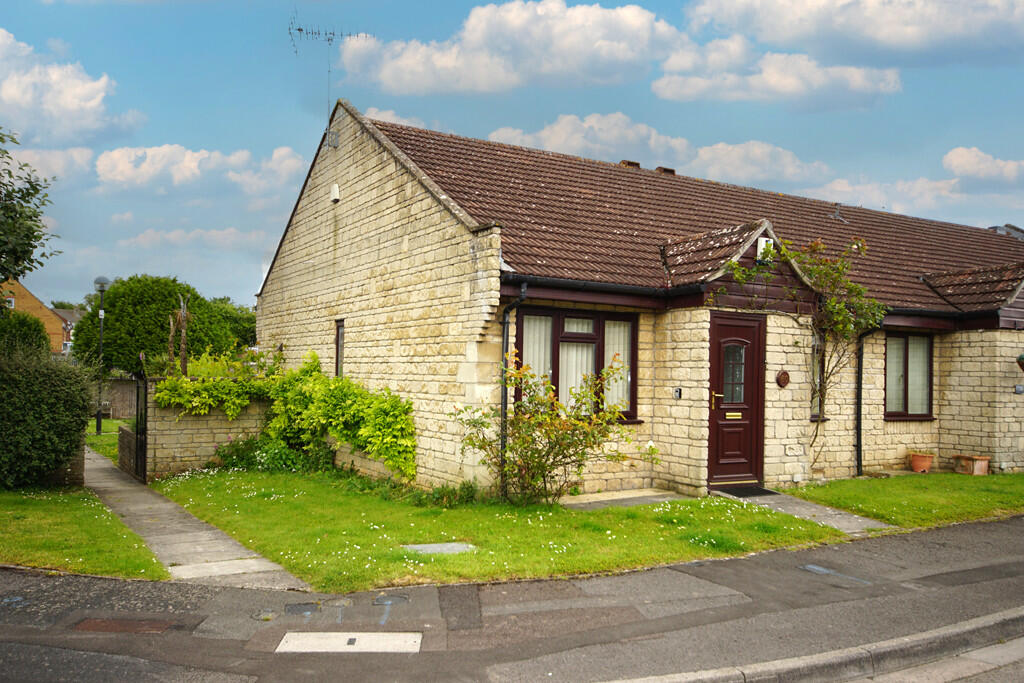 2 bedroom terraced bungalow for sale in Melbourne Drive, Chipping