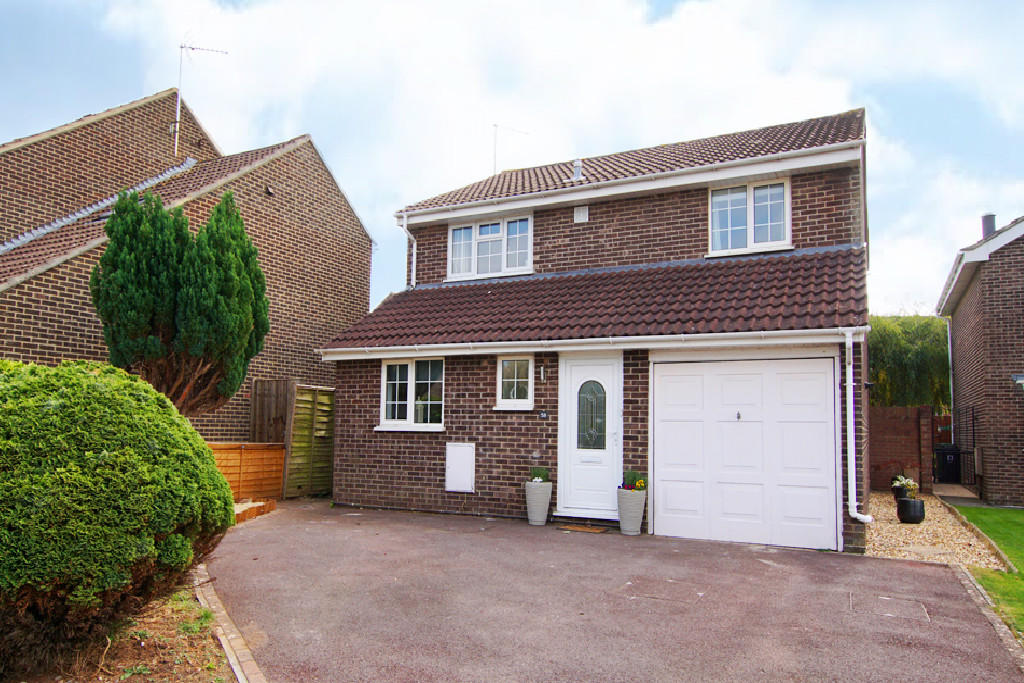 4 bedroom detached house for sale in Cornwall Crescent, Yate, Bristol, BS37