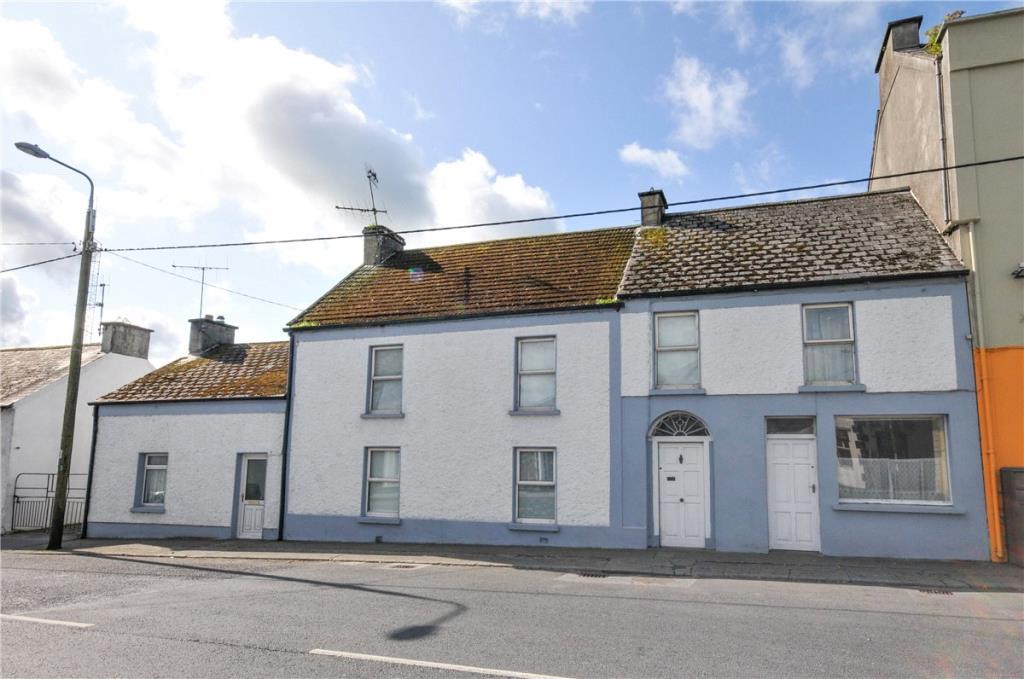 4 bedroom semidetached house for sale in 4 Bed House With Annex On 0.