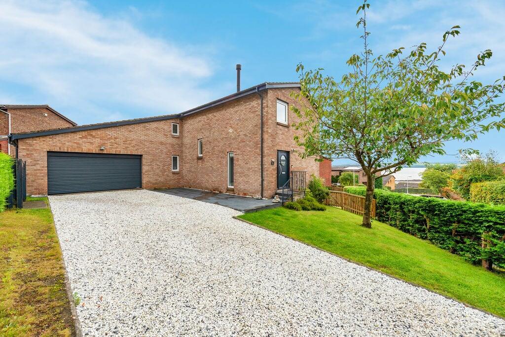 4 bedroom detached house for sale in Charles Court, Limekilns