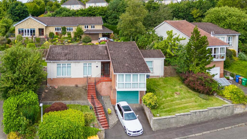 4 bedroom detached house for sale in Broomhead Park, Dunfermline, KY12