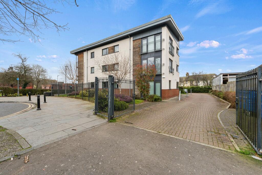 2 bedroom flat for sale in Parkgate, Rosyth, Dunfermline, KY11