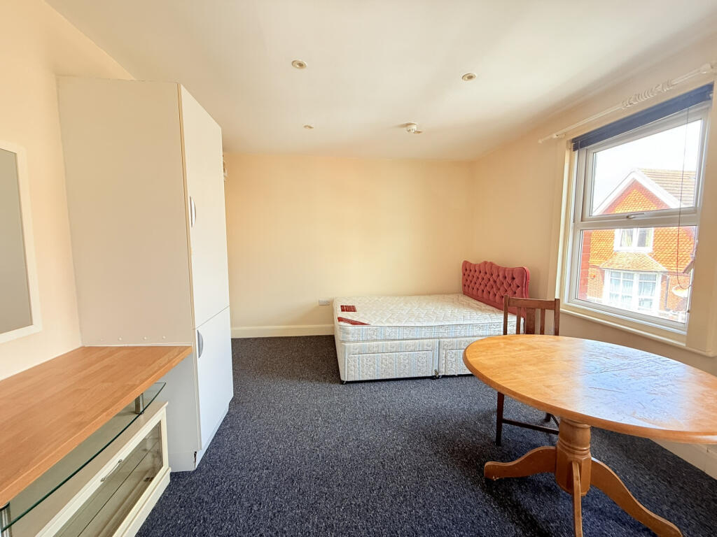 Main image of property: Oaklea Guest House, 6 St. Aubyns Road, Eastbourne, East Sussex, BN22