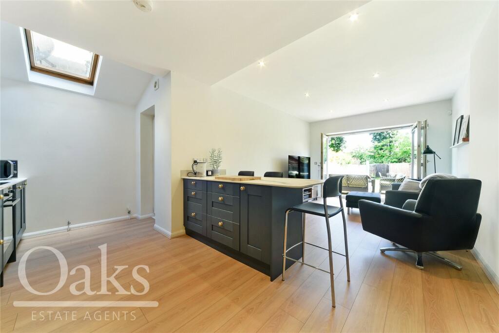 3 bedroom apartment for sale in Gleneagle Road, Streatham, SW16