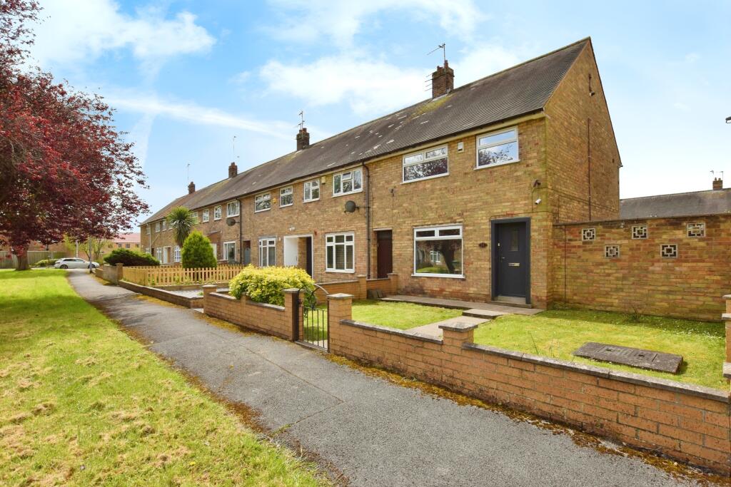 3 bedroom end of terrace house for sale in Thirlby Walk, Hull, East