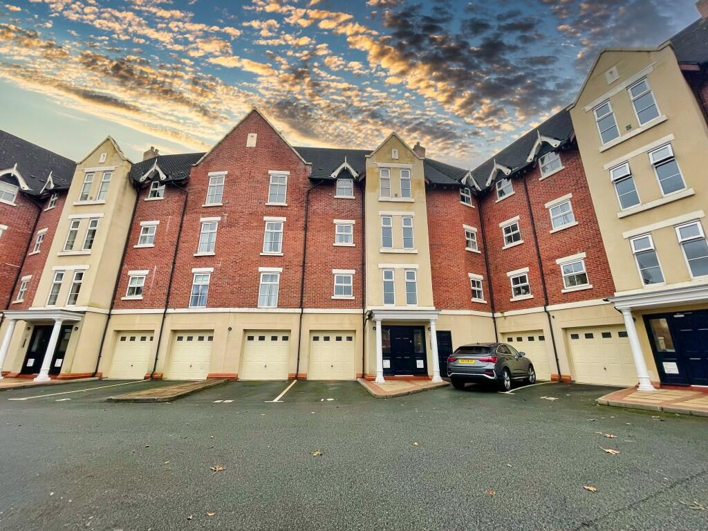 2 bedroom apartment for sale in Blakemere Drive, Northwich, Cheshire, CW9