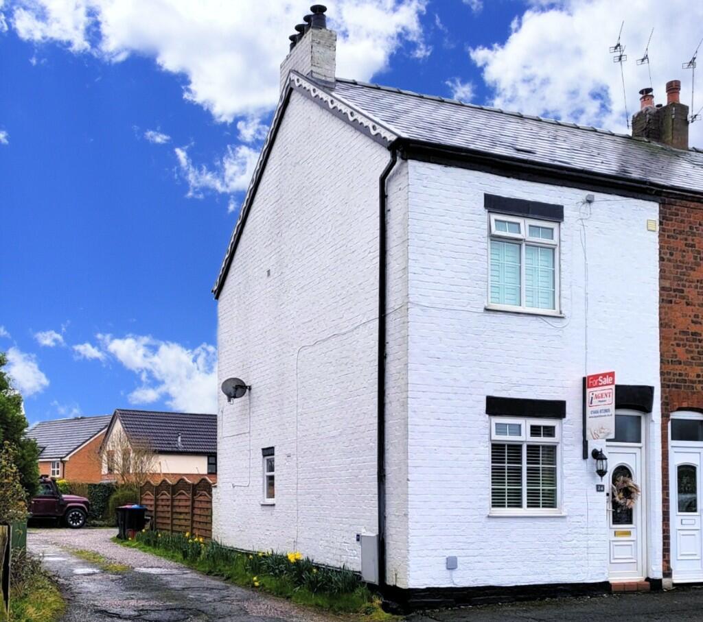 2 bedroom end of terrace house for sale in New Road, Anderton