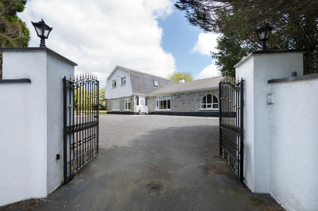 Main image of property: Ballinahina, Whites Cross, Co. Cork, T23 YN56
