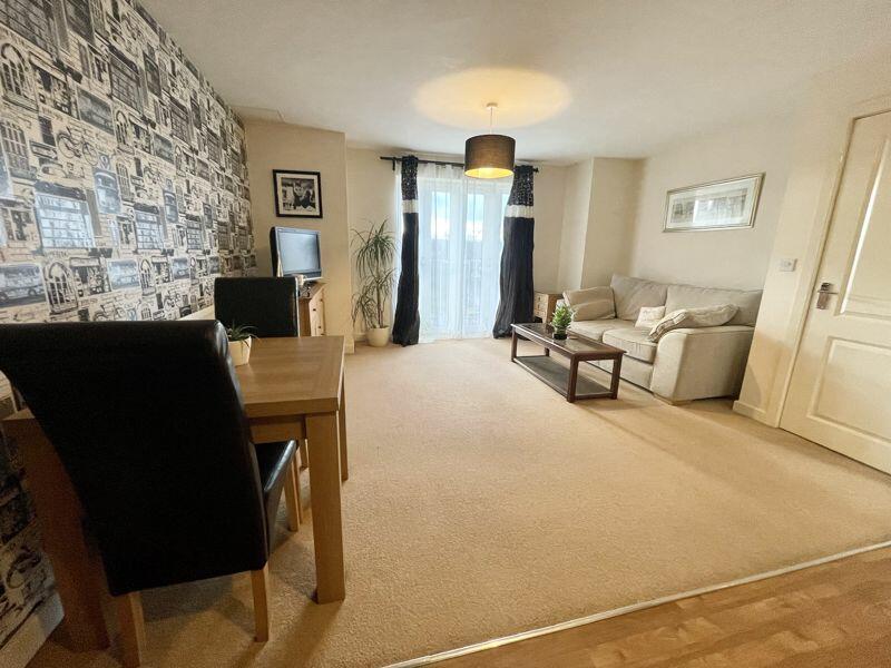 2 bedroom flat for sale in Stokers Close, Dunstable, LU5
