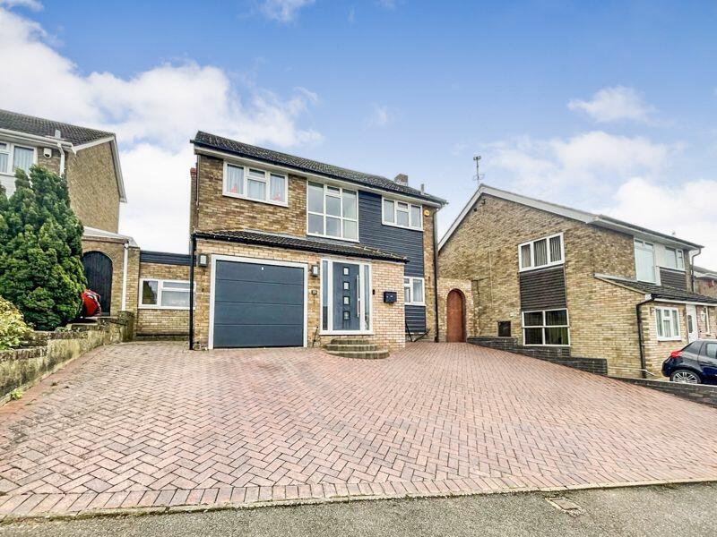 4 bedroom detached house for sale in Oldhill, Dunstable, LU6