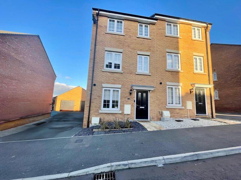 4 bedroom semidetached house for sale in Gressingham Meadow, Bidwell Hill, LU5