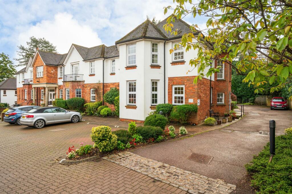 2 bedroom apartment for sale in War Memorial Place, HenleyOnThames, RG9