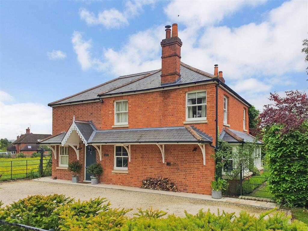 Main image of property: Checkendon, Reading