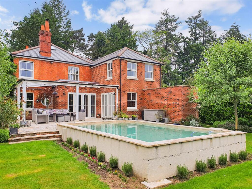 Main image of property: Checkendon, Reading