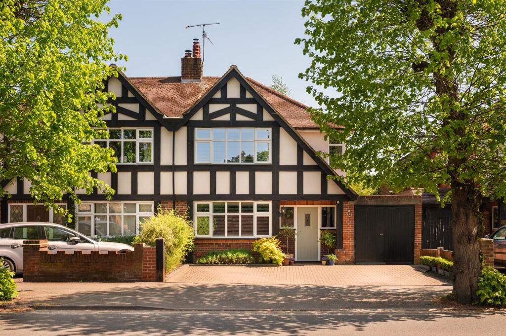 Main image of property: Reading Road, Henley-On-Thames