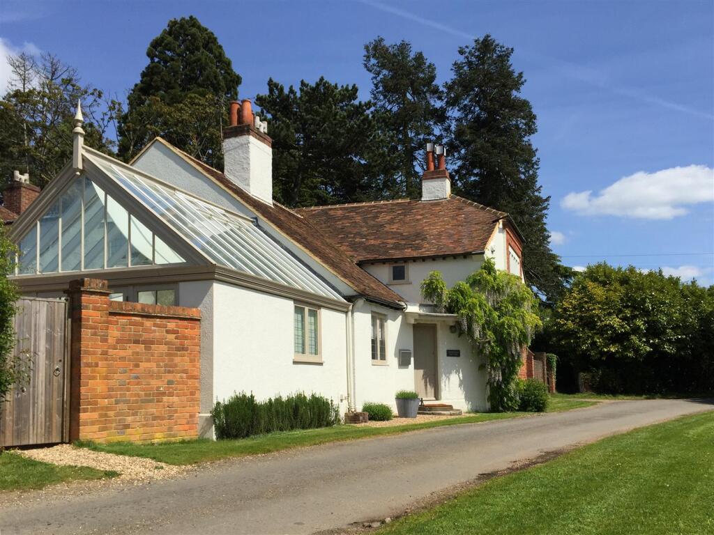 Main image of property: Checkendon, Reading
